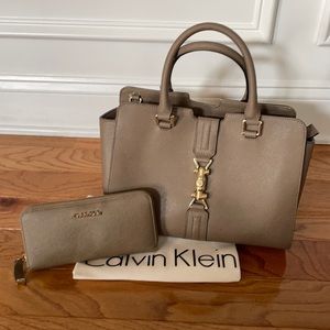 Calvin Klein purse and wallet set